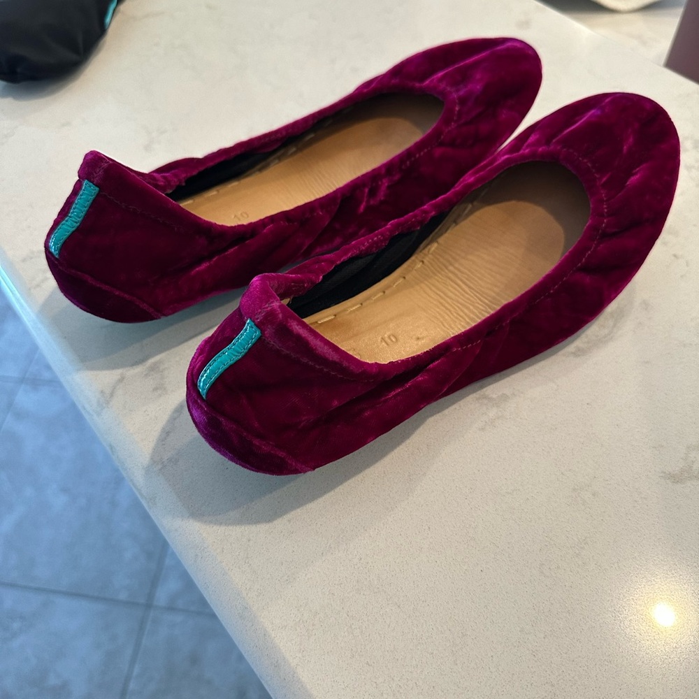 VGUC Tieks Tyrian Velvet Flats - Picture 8 of 11